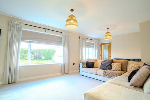 7 Lower Close, Halberton, Tiverton, EX16 7BA