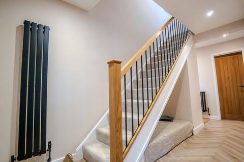 7 Lower Close, Halberton, Tiverton, EX16 7BA