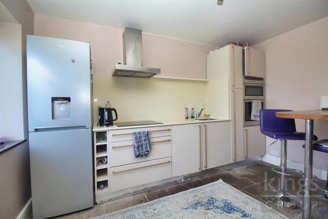 1 bedroom flat for sale, Crossbrook Court, Crossbrook Street, Cheshunt, Waltham Cross