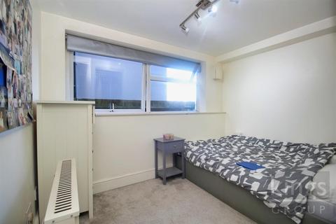 1 bedroom flat for sale, Crossbrook Court, Crossbrook Street, Cheshunt, Waltham Cross