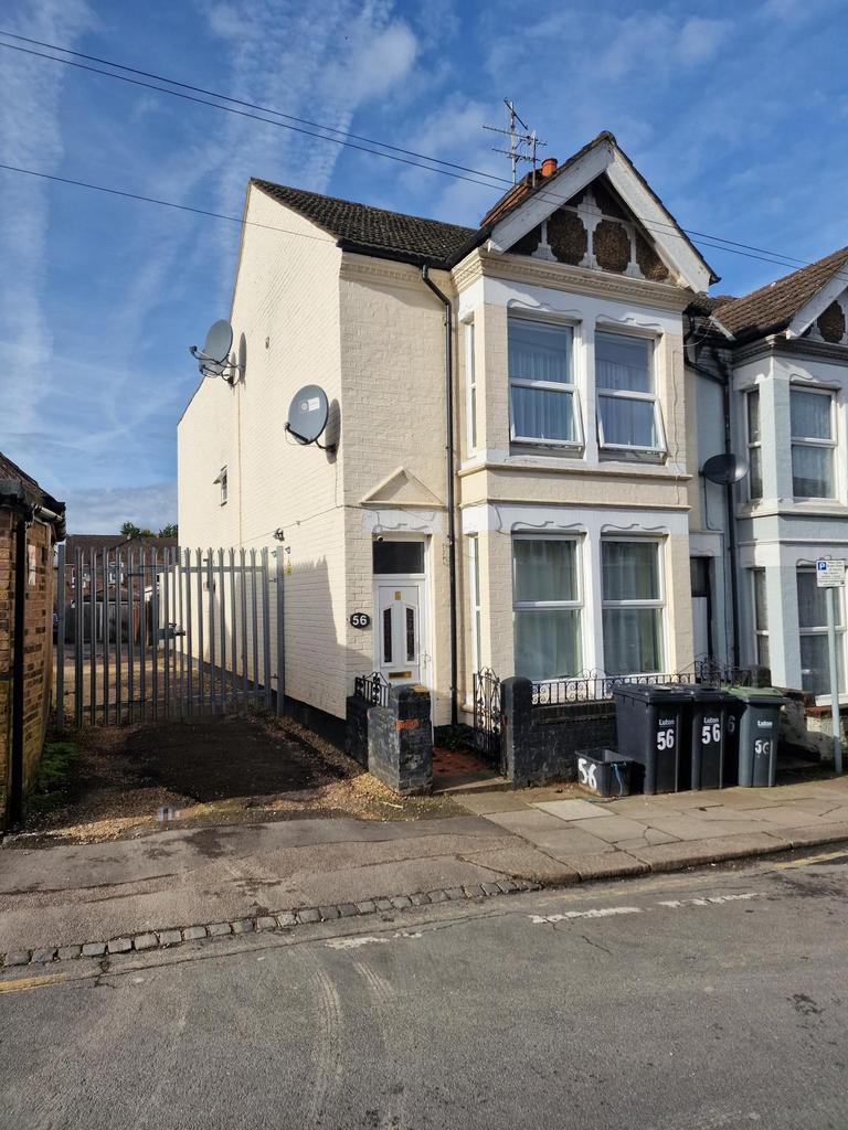 Six bedroom ensuite hmo property available for sa