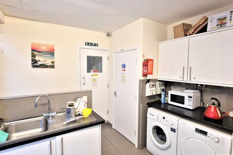 undefined, LUTON, LU1
