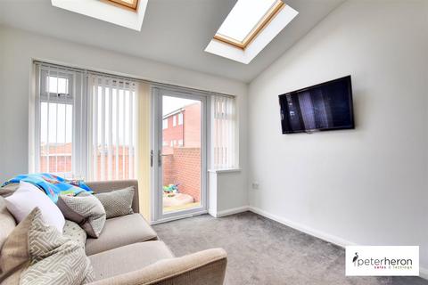 3 bedroom end of terrace house for sale, Plough Road, Hall Farm, Sunderland