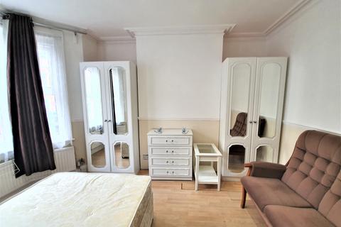 undefined, LUTON, LU1