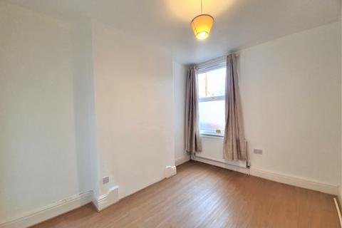 undefined, LUTON, LU1