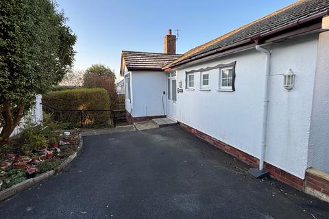 3 bedroom bungalow to rent, Brookfield Drive, Teignmouth, Devon, TQ14