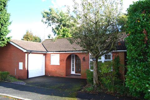 2 bedroom detached bungalow to rent, Poplar Drive, Barnt Green B45