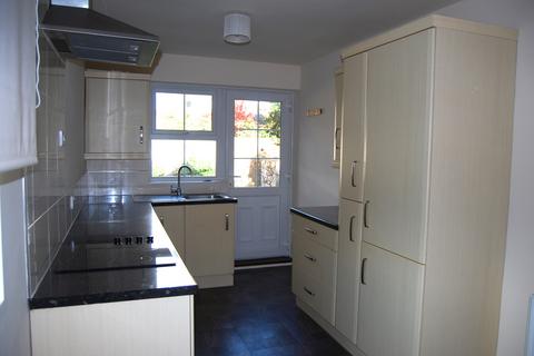 2 bedroom detached bungalow to rent, Poplar Drive, Barnt Green B45