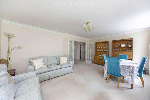 2 bedroom retirement property for sale, Hall Place Drive, Weybridge KT13