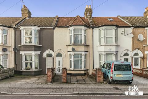 3 bedroom terraced house to rent, Nags Head Road, Enfield, EN3