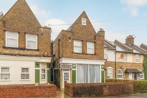 Studio to rent, NEWLANDS ROAD, Norbury, London, SW16