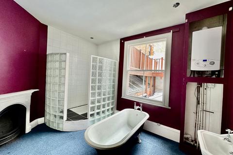 3 bedroom townhouse for sale, Bowlalley Lane, Hull HU1
