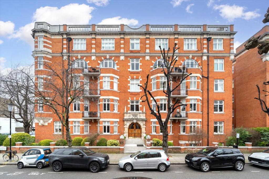 Abingdon Villas, London W8 1 bed flat - £2,708 pcm (£625 pw)