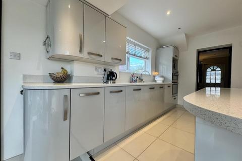 3 bedroom semi-detached house for sale, Normandy Avenue, Burnham-on-Crouch