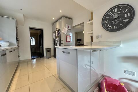 2 Normandy Avenue, Burnham-on-crouch, CM0 8JJ