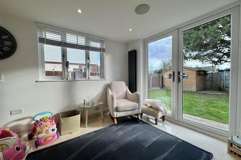 2 Normandy Avenue, Burnham-on-crouch, CM0 8JJ