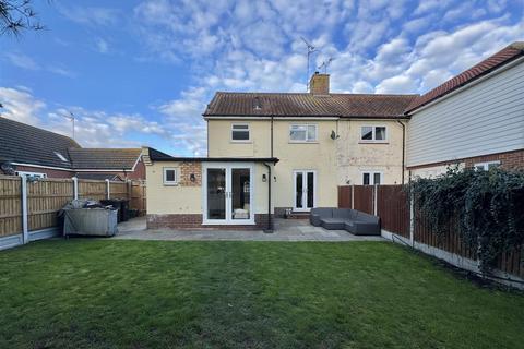 2 Normandy Avenue, Burnham-on-crouch, CM0 8JJ