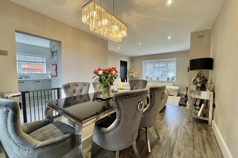 2 Normandy Avenue, Burnham-on-crouch, CM0 8JJ