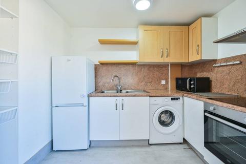 Studio to rent, Granville Square, Peckham, London, SE15