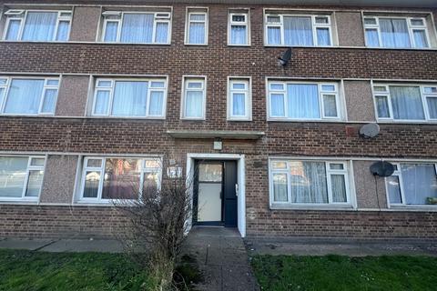 2 bedroom flat to rent, Whalebone Lane South, Dagenham RM8