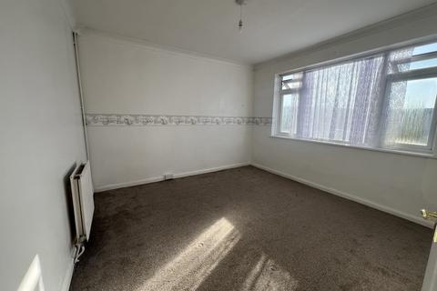 2 bedroom flat to rent, Whalebone Lane South, Dagenham RM8