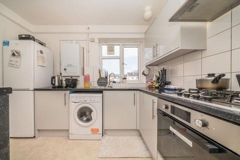 3 bedroom flat to rent, Kingsnympton Park, Kingston Upon Thames KT2