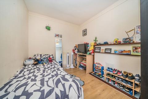 3 bedroom flat to rent, Kingsnympton Park, Kingston Upon Thames KT2