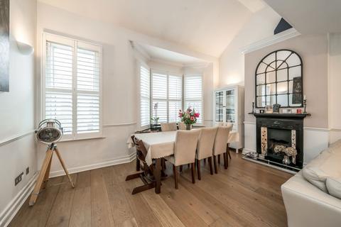 4 bedroom house for sale, Elspeth Road, London SW11