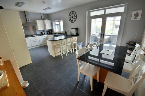 5 bedroom bungalow for sale, Magna Road, Bournemouth, BH11