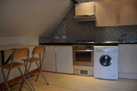 2 bedroom flat to rent, Richmond Road, Roath, Cardiff