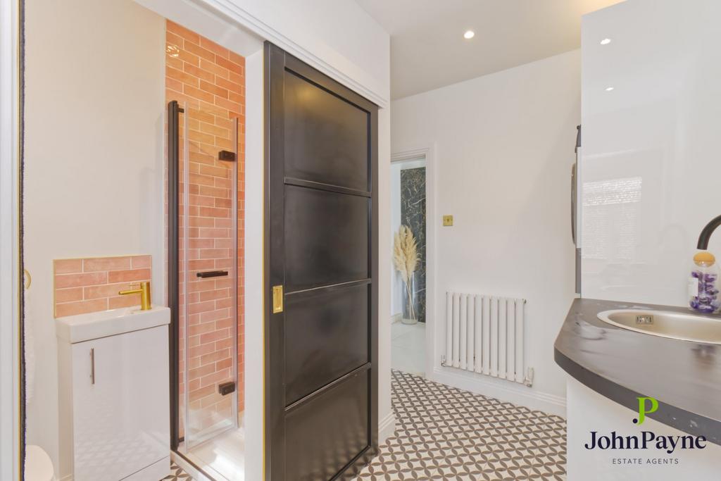 Utility/Shower Room