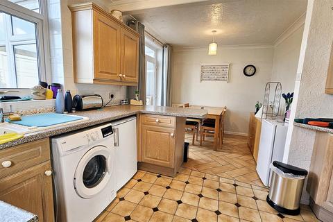 3 bedroom semi-detached house for sale, The Drive, Scraptoft