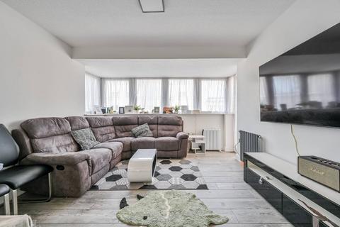 2 bedroom flat to rent, Erebus Drive, SE28, Thamesmead, London, SE28