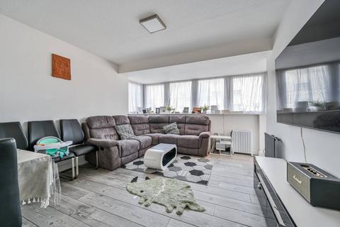 2 bedroom flat to rent, Erebus Drive, SE28, Thamesmead, London, SE28