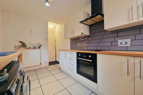 2 bedroom terraced house to rent, Tulketh Brow, Preston PR2