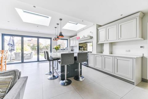 4 bedroom semi-detached house for sale, Fairford Gardens, New Malden, Worcester Park, KT4