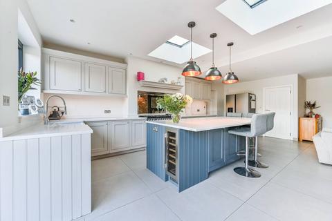 4 bedroom semi-detached house for sale, Fairford Gardens, New Malden, Worcester Park, KT4