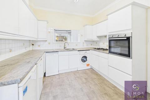 3 bedroom terraced house to rent, Oakleigh Road South, New Southgate N11