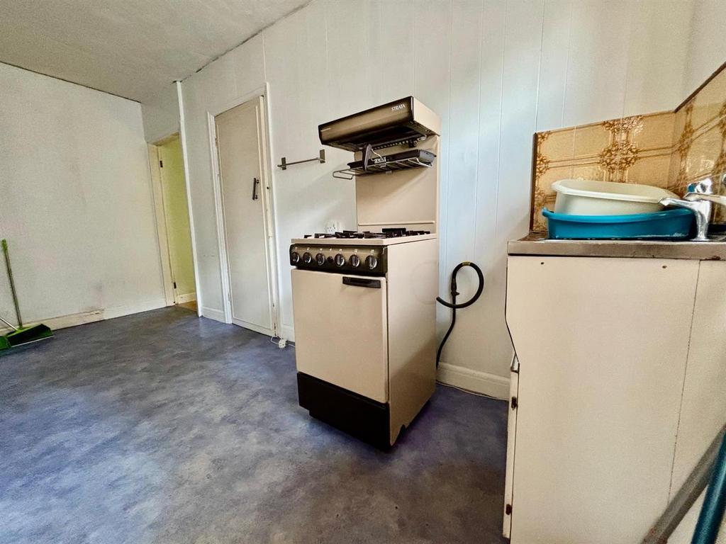 Kitchen: