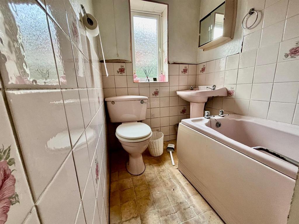 Bathroom / WC: