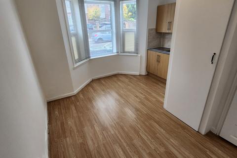 undefined, LUTON, LU2