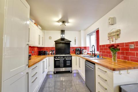 4 bedroom semi-detached house for sale, Tillingham View, Broad Oak, Rye