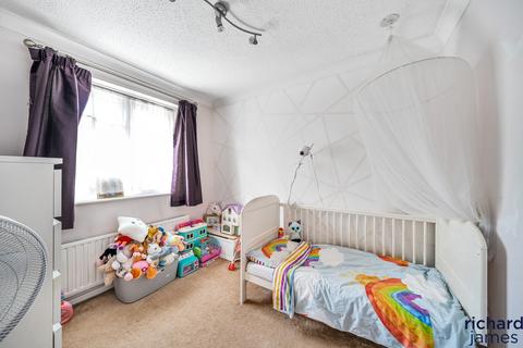 4 Callaghan Close, Swindon, SN3 4QX