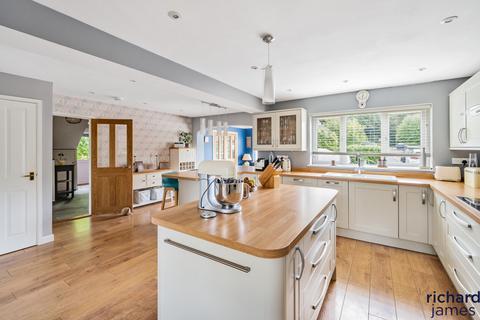 4 Manor Close, Blunsdon, Swindon, SN26 7BD