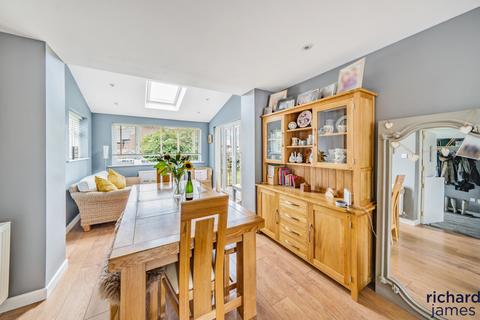 4 Manor Close, Blunsdon, Swindon, SN26 7BD