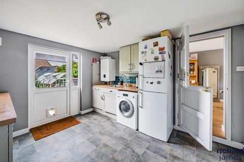 4 Manor Close, Blunsdon, Swindon, SN26 7BD