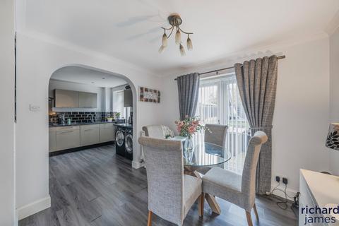 10 Attlee Crescent, Swindon, SN2 7JT