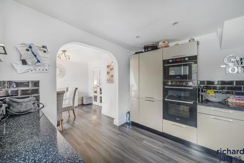10 Attlee Crescent, Swindon, SN2 7JT