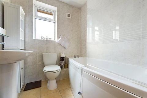 10 The Chesters, Westlea, Swindon, SN5 7DB