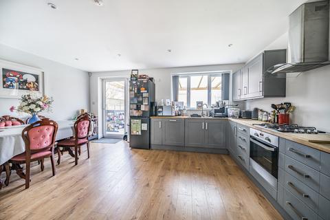 4 bedroom semi-detached house for sale, Stratton Road, SN3